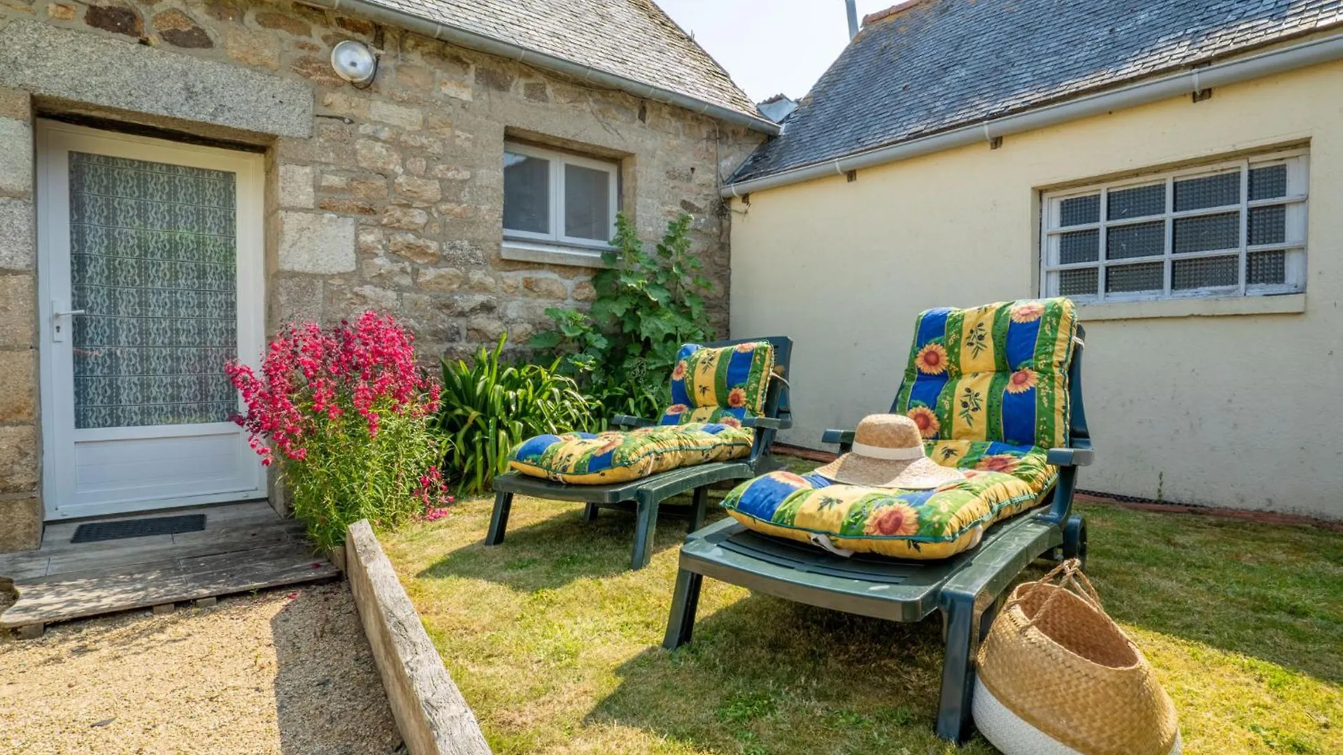 Holiday Home Les Azalees By Interhome Ploumilliau 0*,  فرنسا